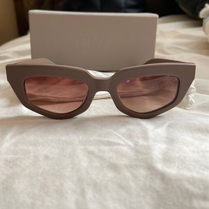 Excellent condition worn once DEZI on read color matte stone.